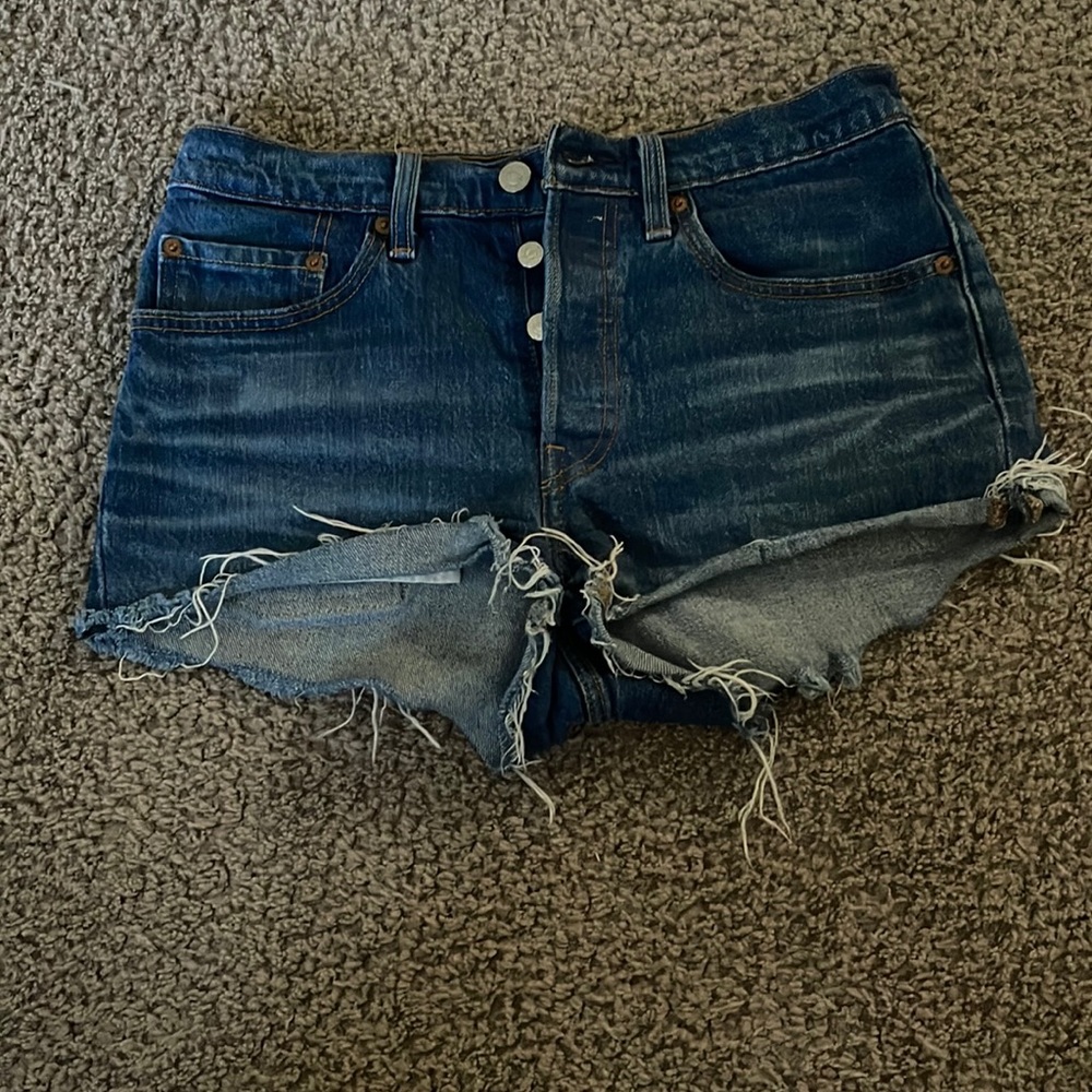 591 Levi’s shorts